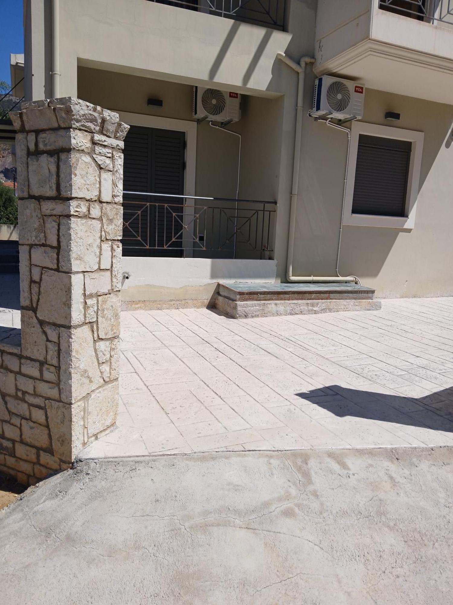 Apartamento Simple, Calm And Luxurious Kalamata Exterior foto