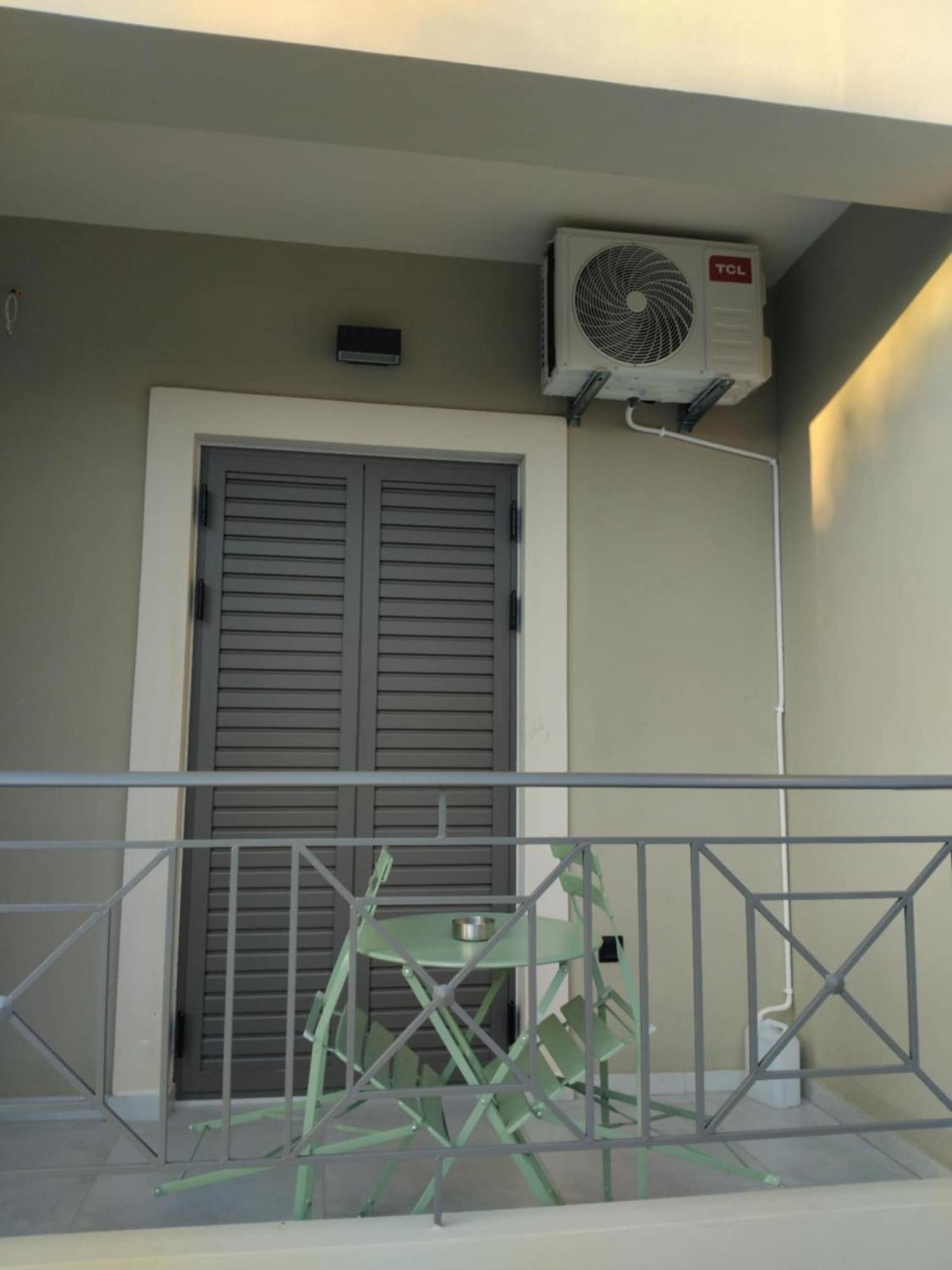 Apartamento Simple, Calm And Luxurious Kalamata Exterior foto